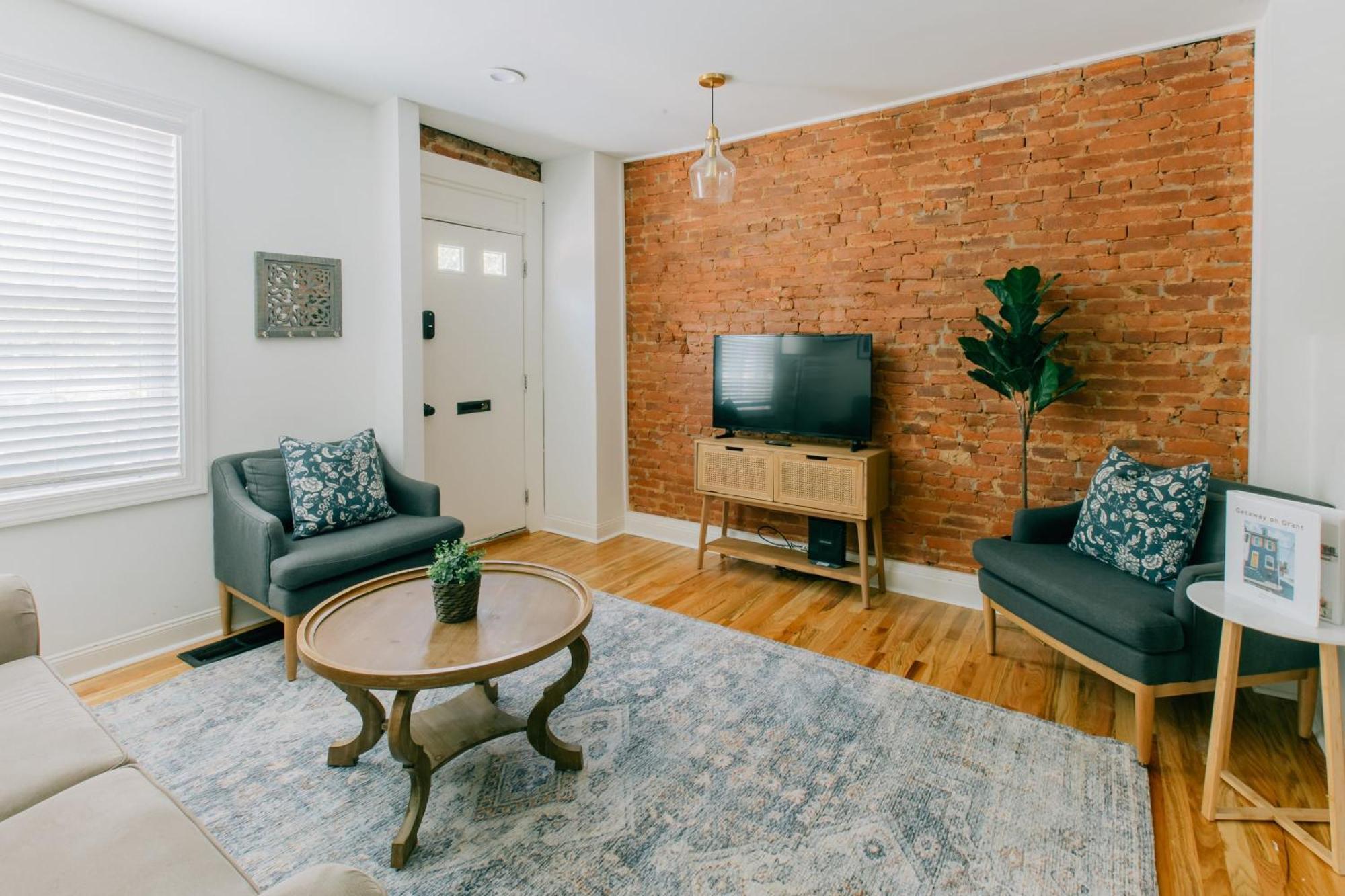 Getaway On Grant Heart Of Downtown With Parking * Lancaster